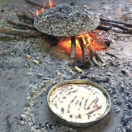 Dede Kola *