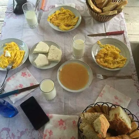 Casa de hóspedes Dede Kola *